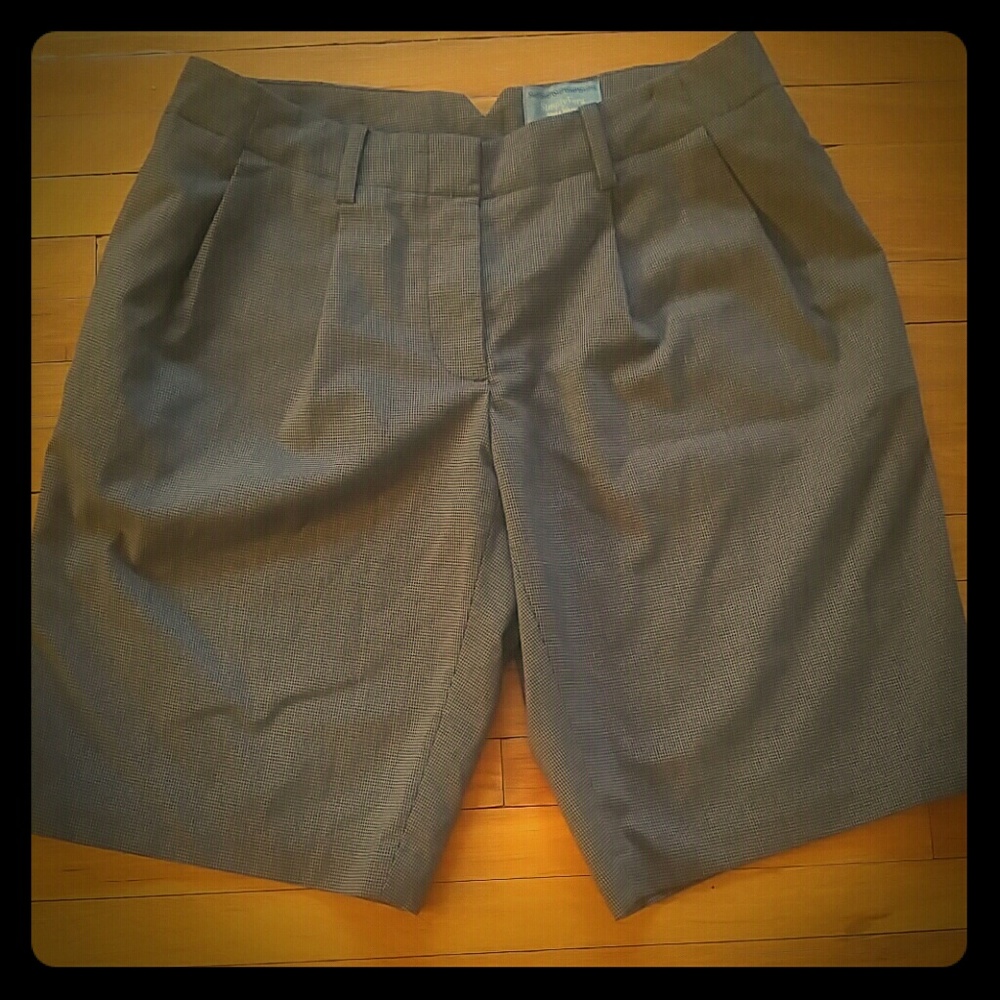 Vera Wang size 4 shorts